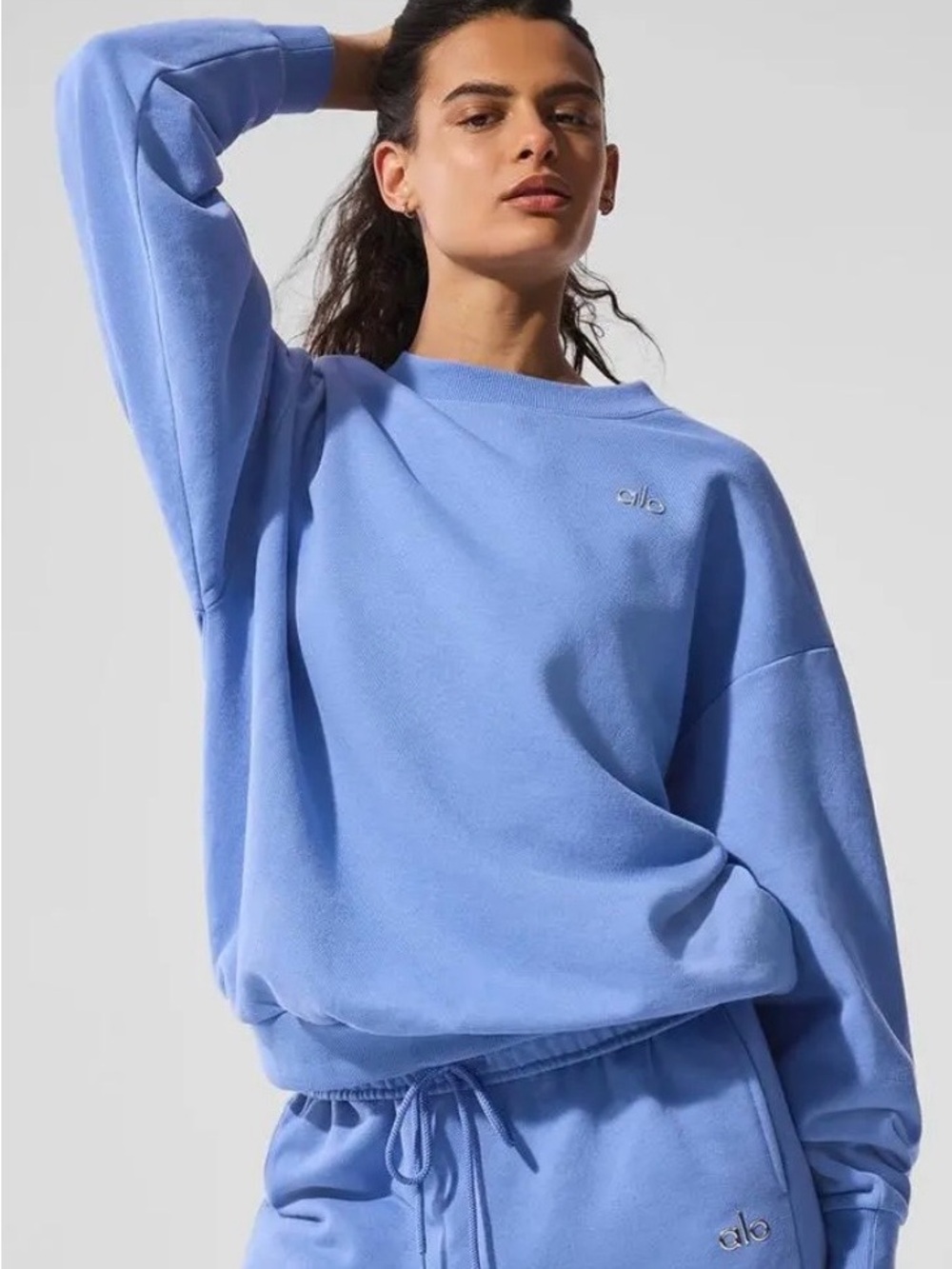 ALO Yoga NWT Accolade Crew Neck Pullover Sweatshirt Crystal Clear Blue Size M